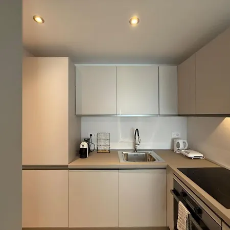 Alfieri1 - Netflix-parking-supermarket-centro *