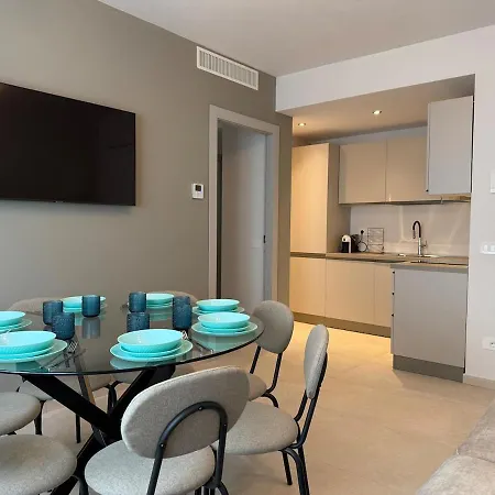 Alfieri1 - Netflix-parking-supermarket-centro Appartement