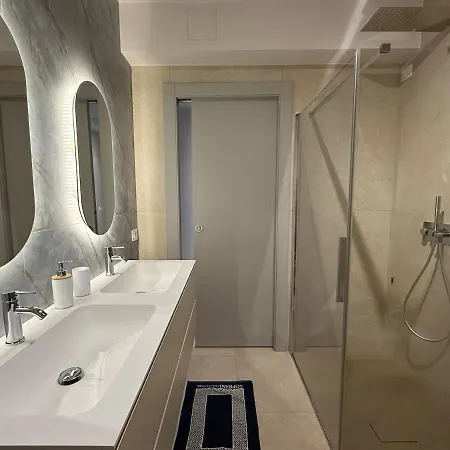 Alfieri1 - Netflix-parking-supermarket-centro Appartement Bergame
