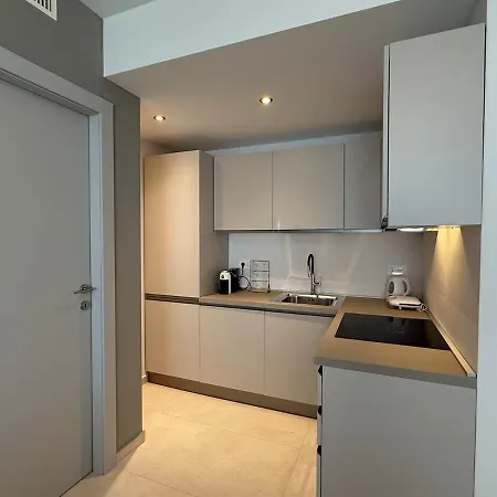 Alfieri1 - Netflix-parking-supermarket-centro Appartement