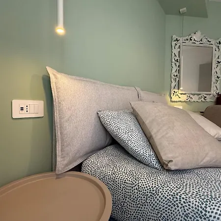 Alfieri1 - Netflix-parking-supermarket-centro *