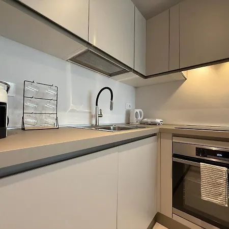 Alfieri1 - Netflix-parking-supermarket-centro Appartement