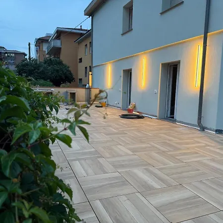 Alfieri1 - Netflix-parking-supermarket-centro