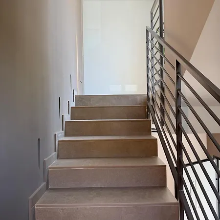 Alfieri1 - Netflix-parking-supermarket-centro *