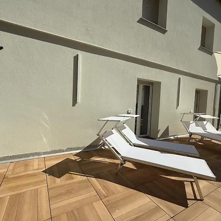 Alfieri1 - Netflix-parking-supermarket-centro *