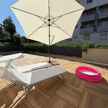 Alfieri1 - Netflix-parking-supermarket-centro *