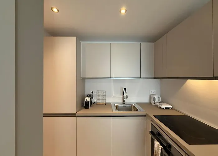 Alfieri1 - Netflix-parking-supermarket-centro *