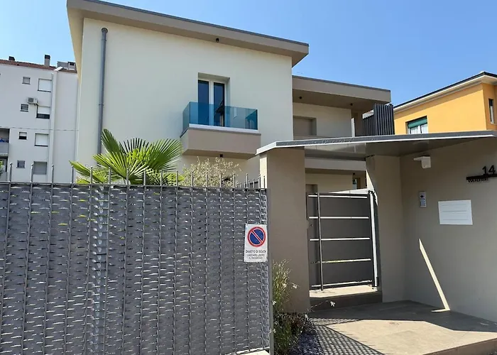 Alfieri1 - Netflix-parking-supermarket-centro Daire Bergamo