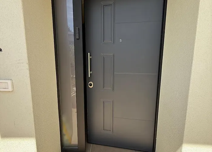 Alfieri1 - Netflix-parking-supermarket-centro Daire