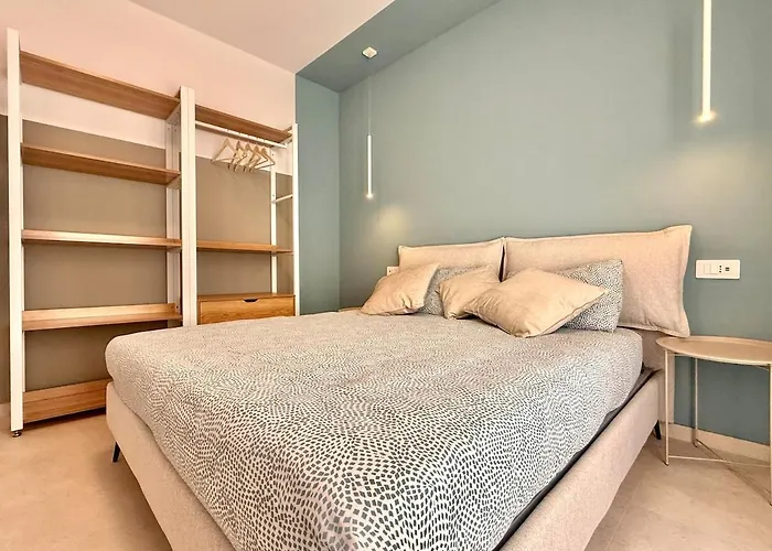 Alfieri1 - Netflix-parking-supermarket-centro