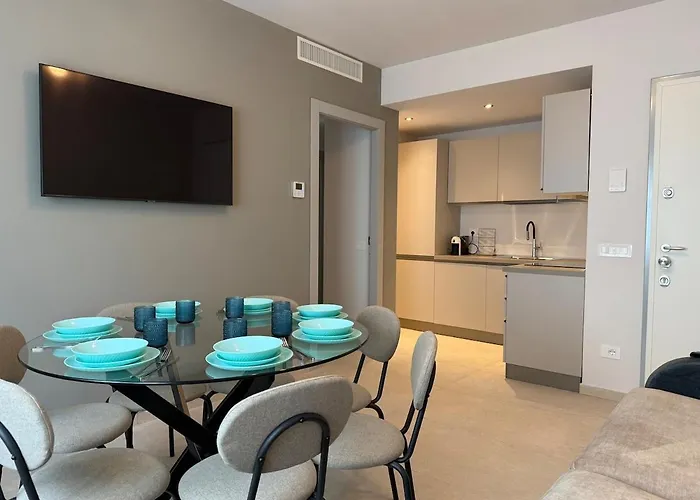 Alfieri1 - Netflix-parking-supermarket-centro Apartamento